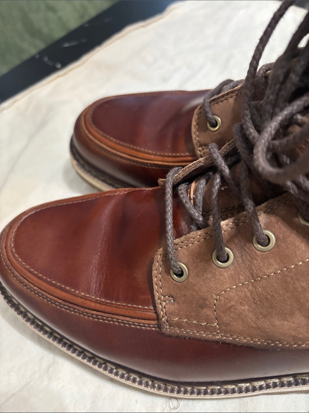 Timberland Two-Tone Brown Leather & Suede Men's Britton Hill Chuka boots - Picture 5 of 6